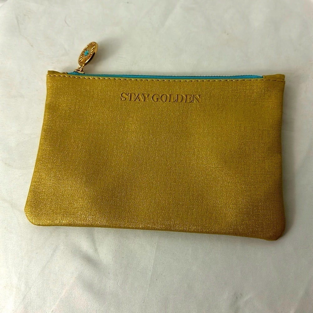 IPSY small ladies purse.